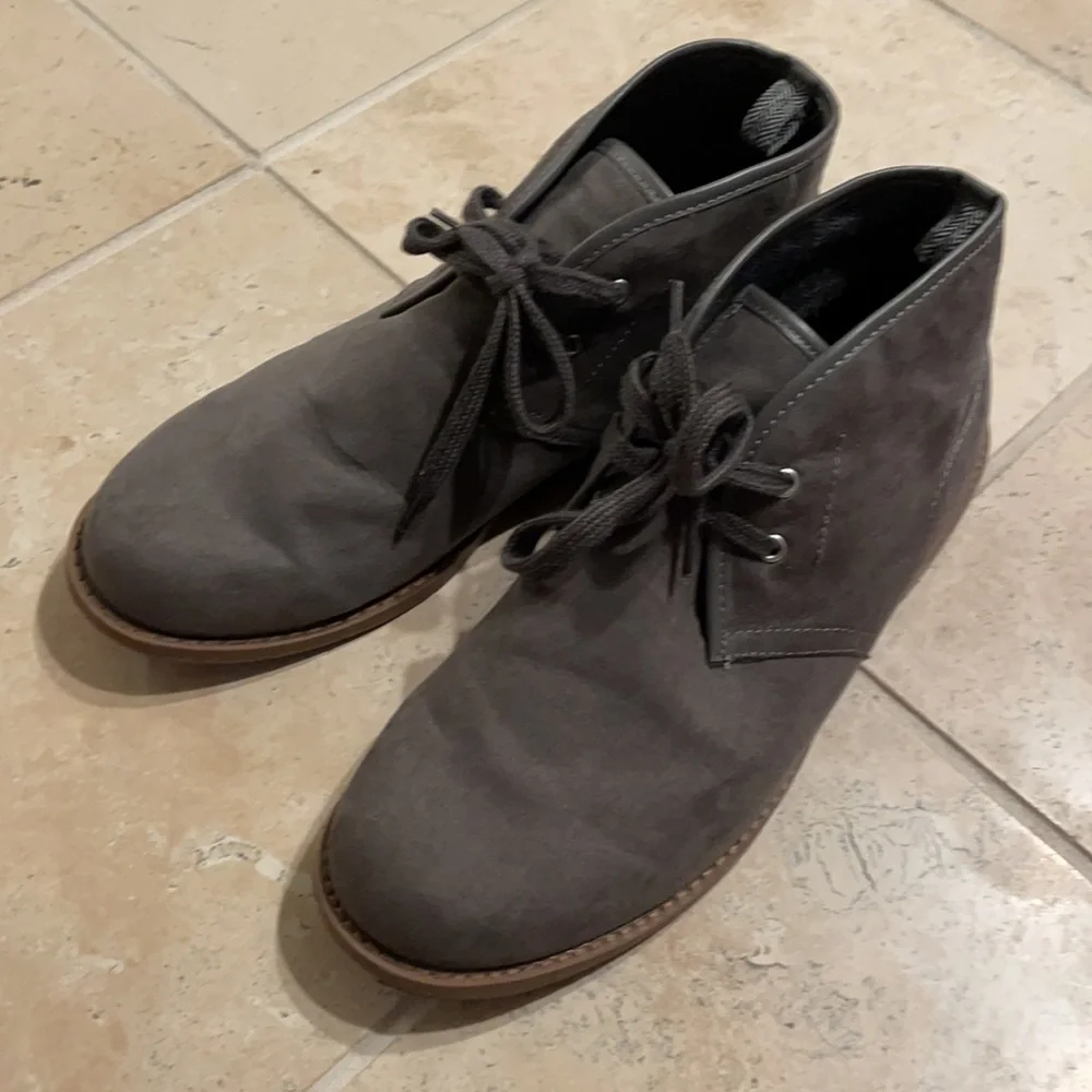 GAP Men's Gray Chukka Boots